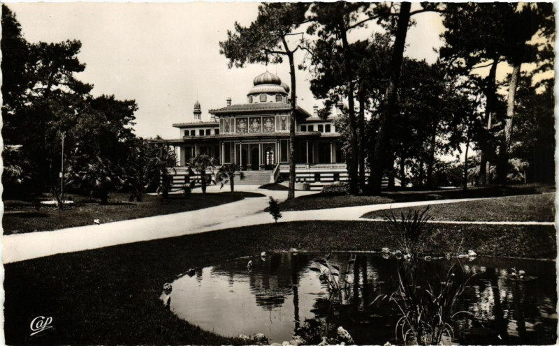 Carte postale ancienne Arcachon Le Casino Mauresque à Arcachon