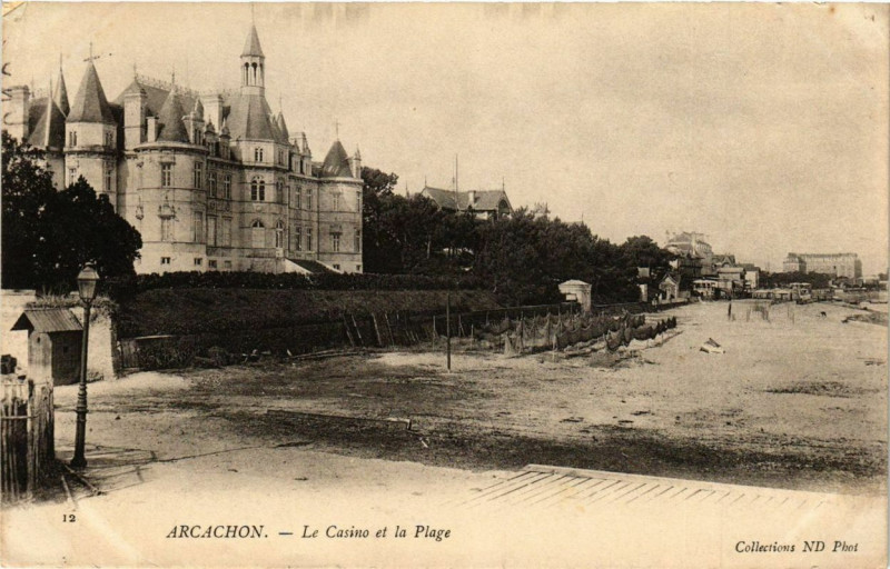 Carte postale ancienne Arcachon Le Casino et la Plage à Arcachon
