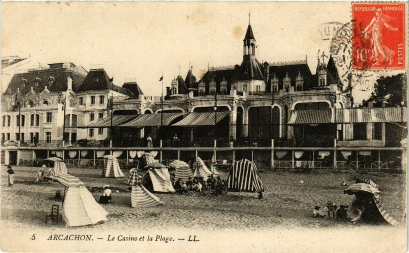 Carte postale ancienne Arcachon Le Casino et la Plage à Arcachon