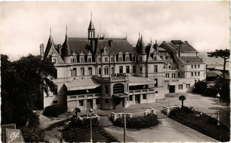 Carte postale ancienne Arcachon Le Casino de la Plage à Arcachon