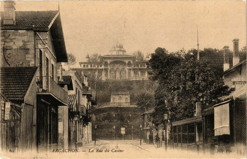Carte postale ancienne Arcachon La Rue du Casino à Arcachon