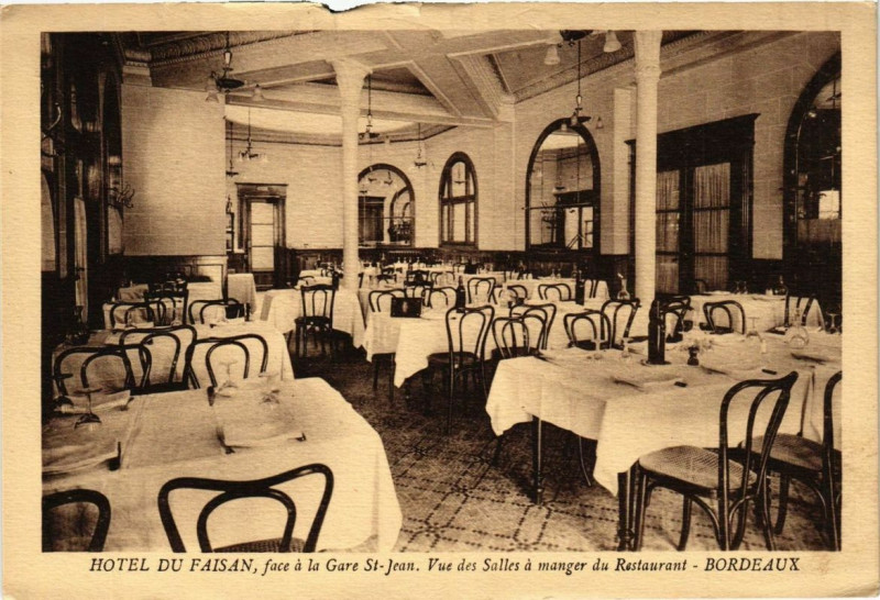 Carte postale ancienne Bordeaux Hotel du Faisan-Vue des Salles a manger du Restaurant à Bordeaux