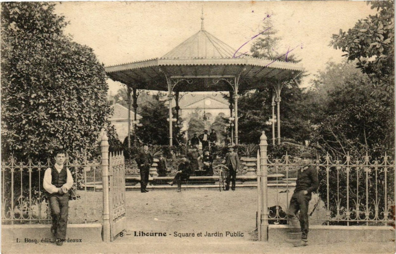 Carte postale ancienne Libourne Square et Jardin Public-Kiosque à Libourne