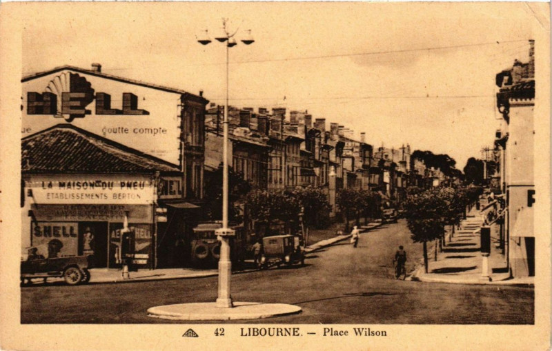 Carte postale ancienne Libourne Place Wilson à Libourne