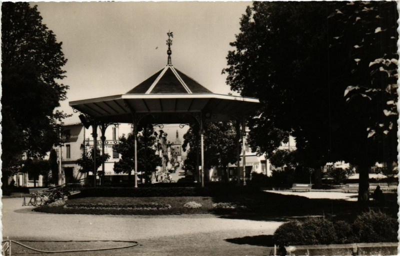 Carte postale ancienne Libourne Le Kiosque à Libourne
