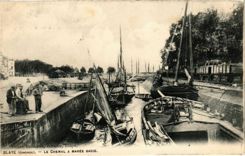 Carte postale ancienne Blaye Le Chenal a Marée Basse à Blaye