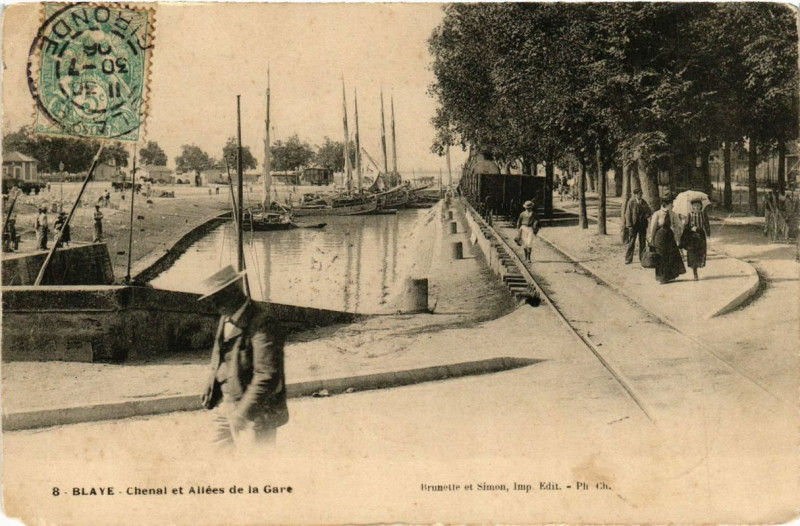 Carte postale ancienne Blaye Chenal et Allées de la Gare à Blaye