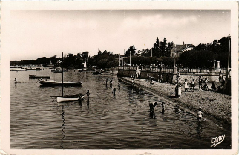 Carte postale ancienne Andernos-les-Bains Le Perey vue sur la Plage à Andernos-les-Bains
