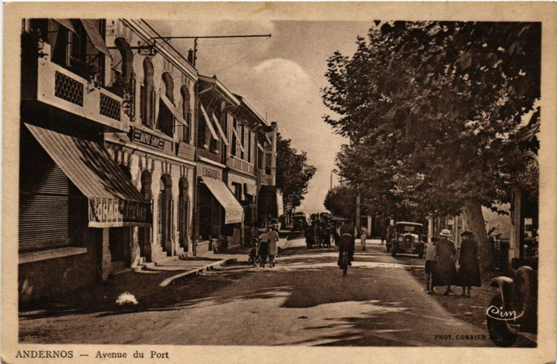 Carte postale ancienne Andernos Avenue du Port