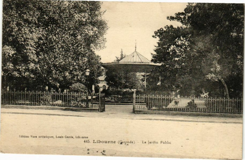 Carte postale ancienne Libourne (Gironde) - Le Jardin Public à Libourne