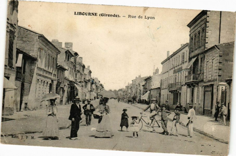 Carte postale ancienne Libourne (Gironde) - Rue de Lyon à Libourne