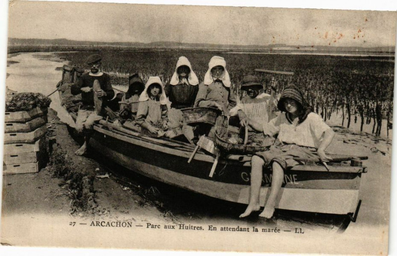 Carte postale ancienne Arcachon - Parc aux Huitres En attendant la marée à Arcachon