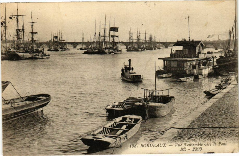 Carte postale ancienne Bordeaux - Vue d'ensemble vers la Pont à Bordeaux