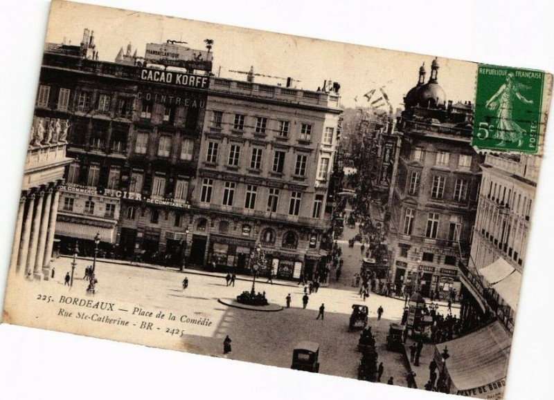 Carte postale ancienne Bordeaux-Place de la Comédie Rue Sainte-Catherine à Bordeaux