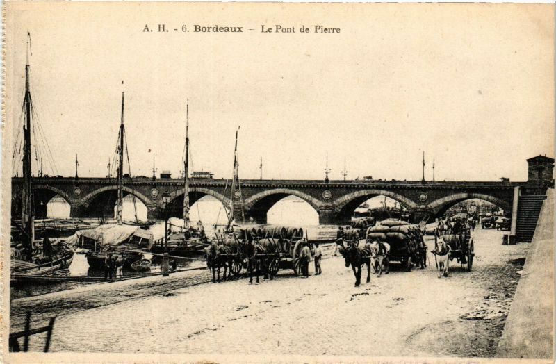 Carte postale ancienne Bordeaux-Le Pont de Pierre à Bordeaux