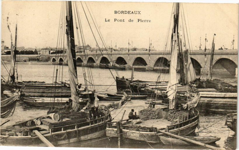 Carte postale ancienne Bordeaux-Le Pont de Pierre à Bordeaux