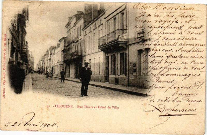 Carte postale ancienne Libourne-Rue Thiers et Hotel de Ville à Libourne