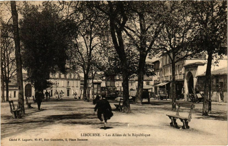 Carte postale ancienne Libourne-Les Allées de la République à Libourne