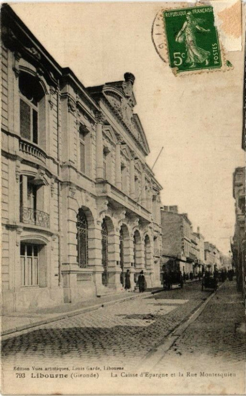 Carte postale ancienne Libourne - La Caisse d' Epargne et la Rue Montsquieu à Libourne