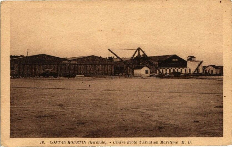 Carte postale ancienne CONTAu Hourtin-Centre Ecole d'Aviation Maritime à Hourtin