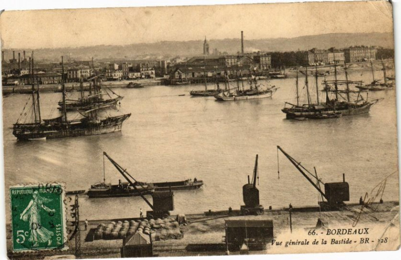 Carte postale ancienne Bordeaux-Vue générale de la Bastide à Bordeaux