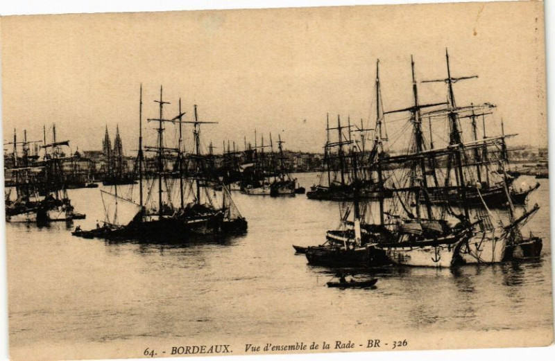 Carte postale ancienne Bordeaux-Vue d'ensemble de la Rade à Bordeaux
