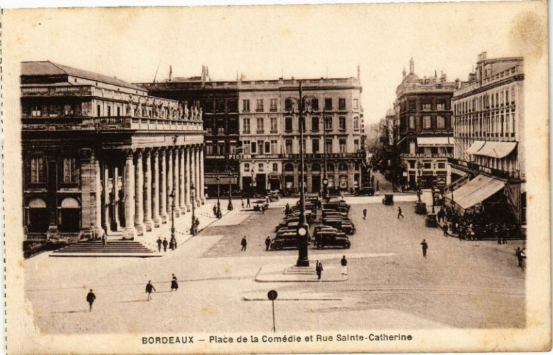 Carte postale ancienne Bordeaux-Place de la Comédie et Rue Sainte-Catherine à Bordeaux