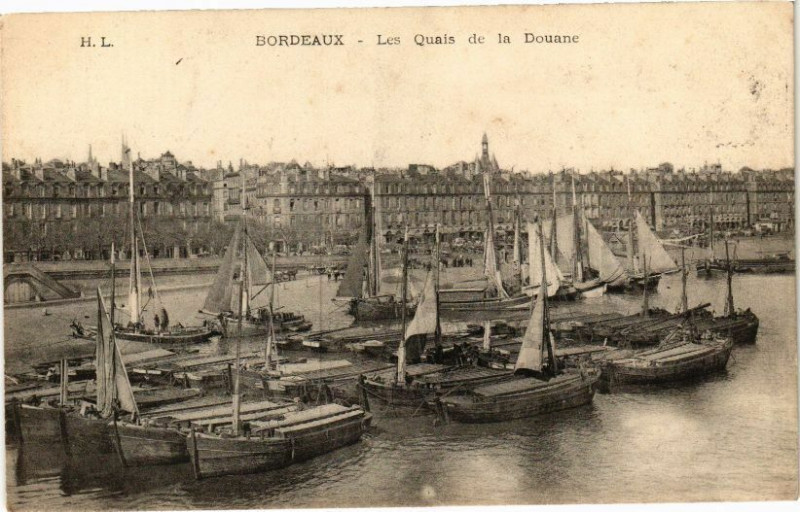 Carte postale ancienne Bordeaux-Les Quais de la Douane à Bordeaux