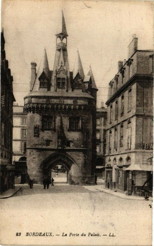 Carte postale ancienne Bordeaux-La Porte du Palais à Bordeaux