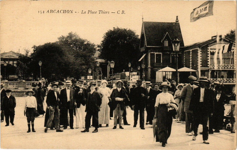 Carte postale ancienne Arcachon - La place thiers à Arcachon