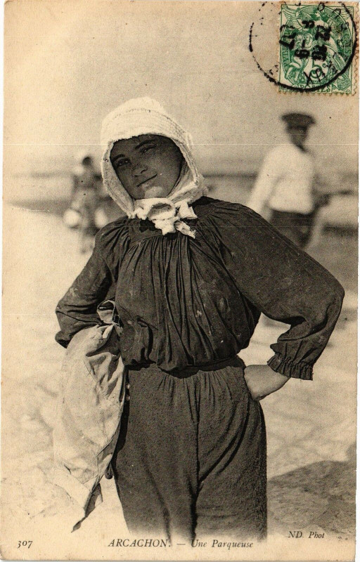 Carte postale ancienne Arcachon - un parqueuse à Arcachon