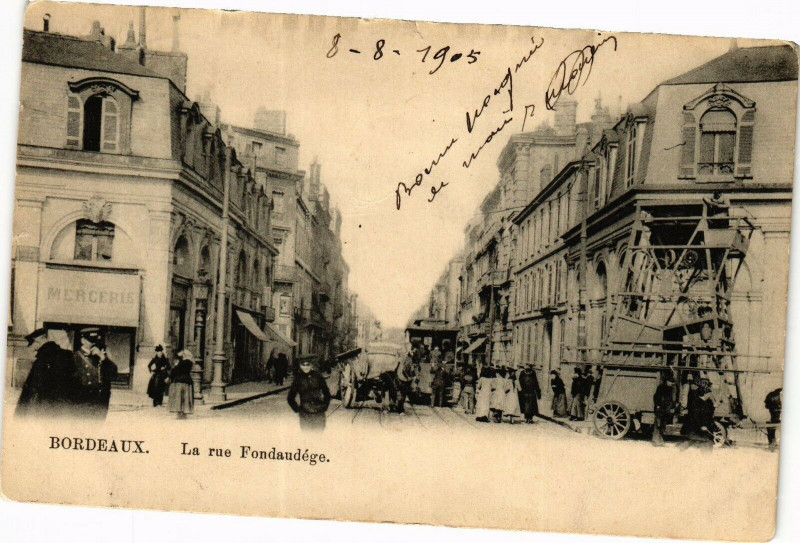 Carte postale ancienne Bordeaux - La rue fondaudege à Bordeaux