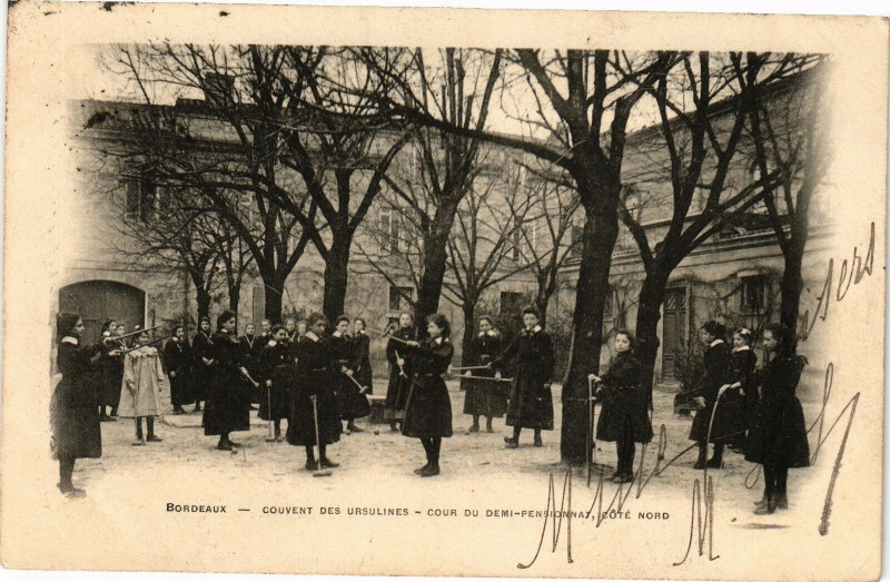Carte postale ancienne Bordeaux - Couvent des ursulines à Bordeaux