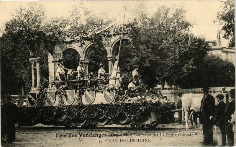 Carte postale ancienne Fete des vendanges - Char de Libourne à Libourne