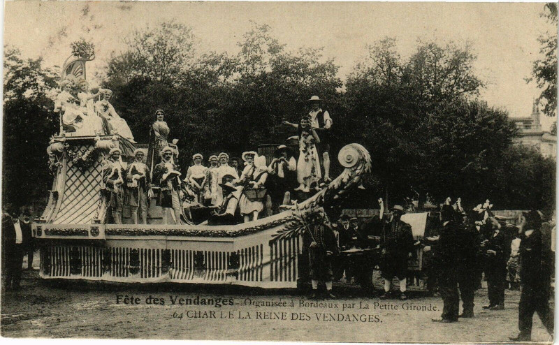 Carte postale ancienne Fete des vendanges - Char Le La Reine Des Vendanges