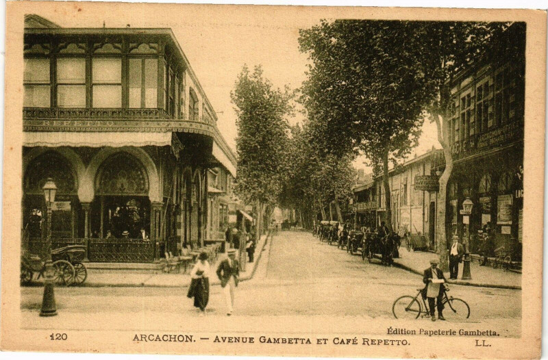 Carte postale ancienne Arcachon - Avenue gambetta à Arcachon