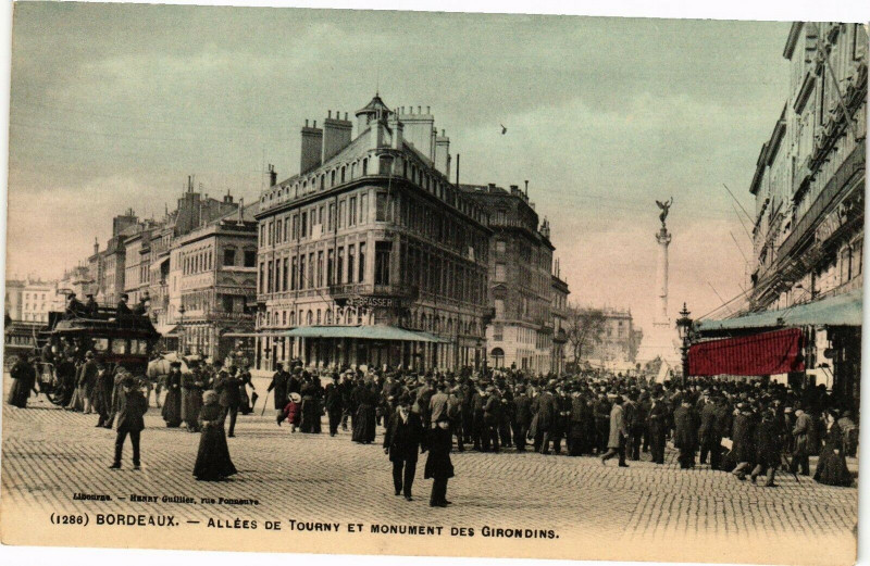 Carte postale ancienne Bordeaux - Allées de tourney et monument à Bordeaux