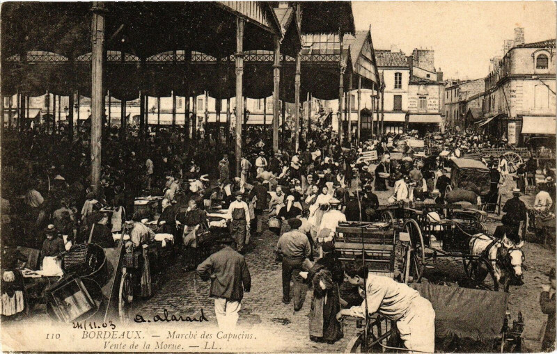 Carte postale ancienne Bordeaux - marché des capucins à Bordeaux