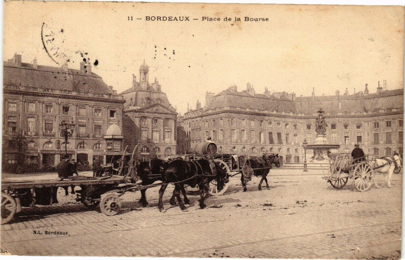 Carte postale ancienne Bordeaux - Place de la bourse à Bordeaux