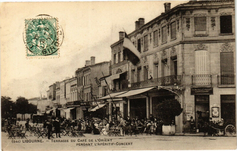 Carte postale ancienne Libourne - Terrasse du cafe de l'orient à Libourne