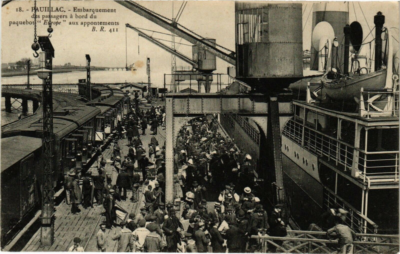 Carte postale ancienne Pauillac - Embarquement des passagers à Pauillac