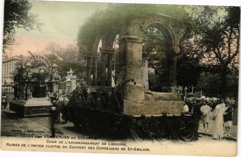 Carte postale ancienne Fetes de vendagnes - Char de l'arrondissement de Libourne à Libourne