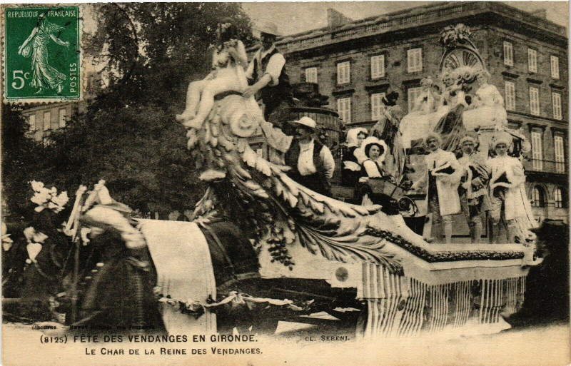 Carte postale ancienne Fetes des Vendanges en gironde - Le char de la reine des vendang