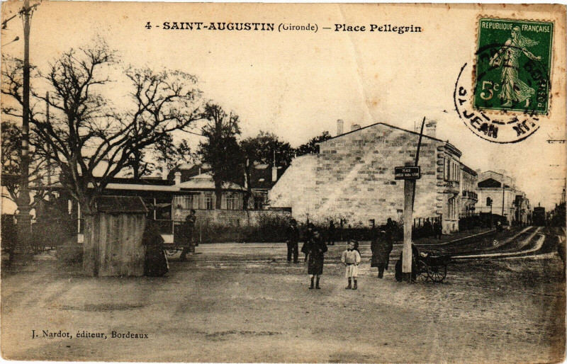 Carte postale ancienne Saint-augustin - Place pellegrin
