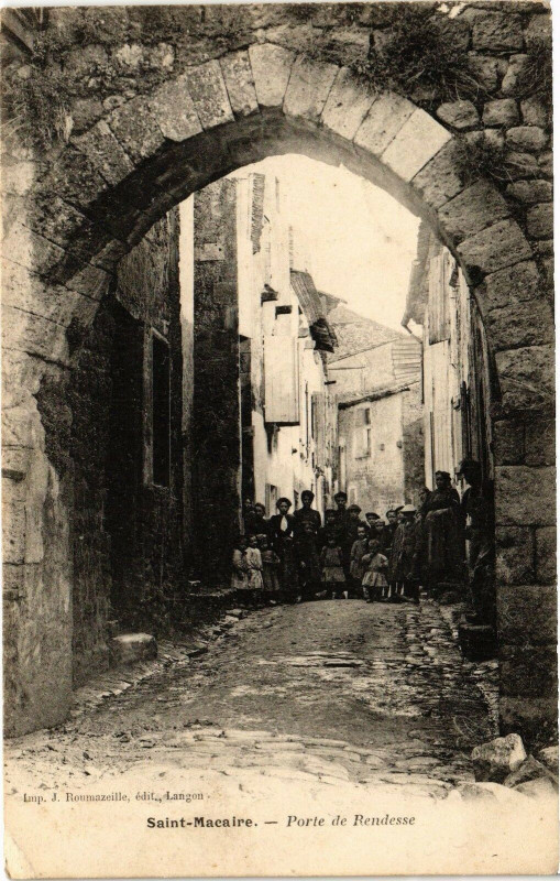 Carte postale ancienne Saint-Macaire - Porte de rendesse à Saint-Macaire