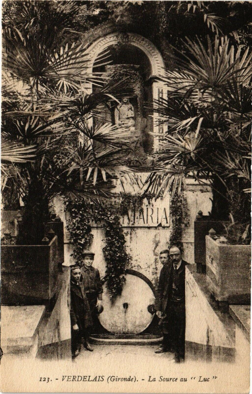 Carte postale ancienne Verdelais - La source au luc à Verdelais
