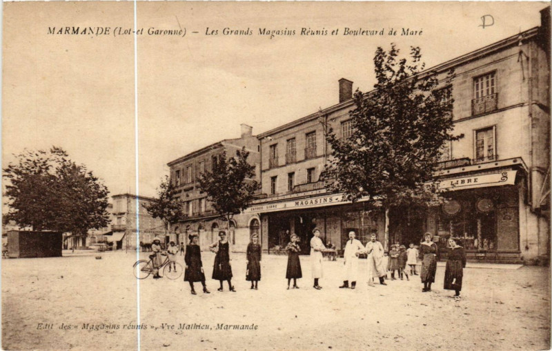 Carte postale ancienne Marmande - Les Grands Magasins Reunis et Boulevard de Mare à Marmande