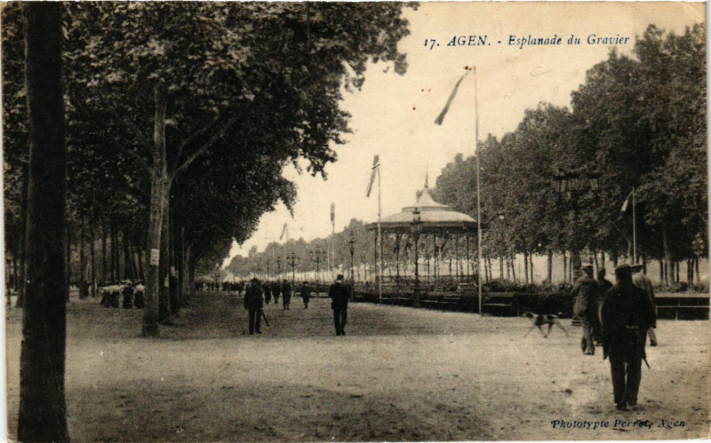 Carte postale ancienne Agen - Esplanade du Gravier à Agen