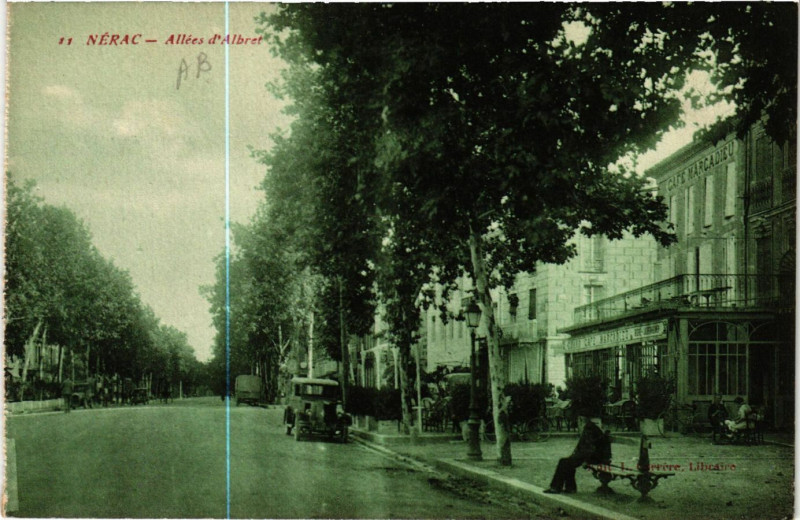 Carte postale ancienne Nerac - Allées d'Albret à Nérac