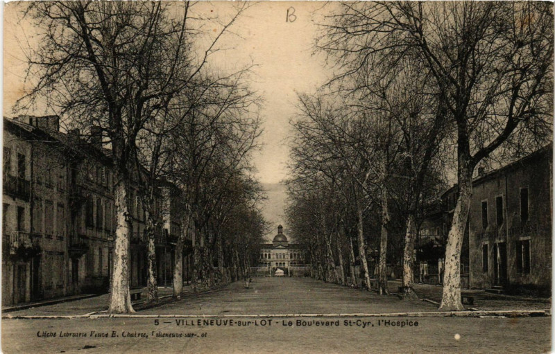 Carte postale ancienne Villeneuve-sur-Lot - Le Boulevard Saint-Cyr - l'Hospice à Villeneuve-sur-Lot